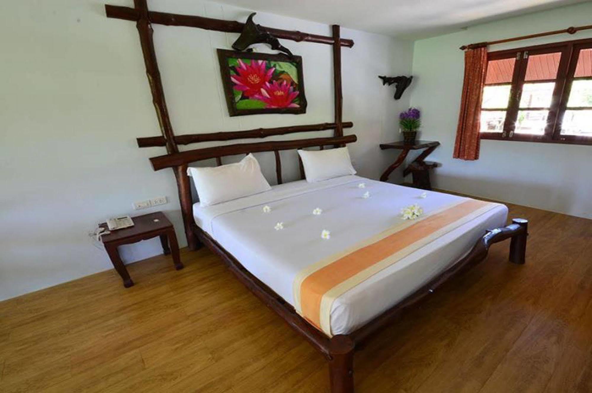 Alongkot Beach Resort Khanom Extérieur photo