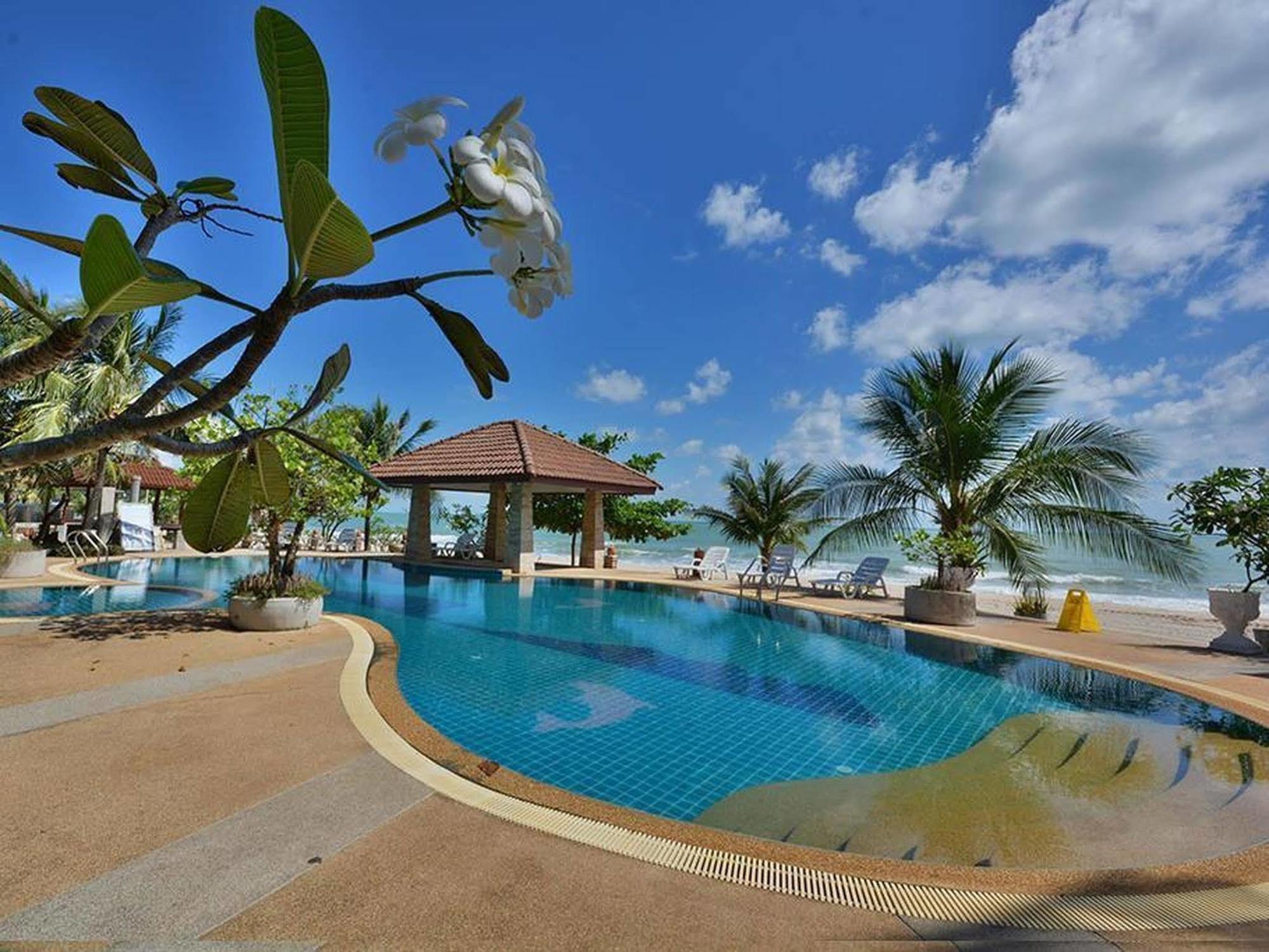 Alongkot Beach Resort Khanom Extérieur photo