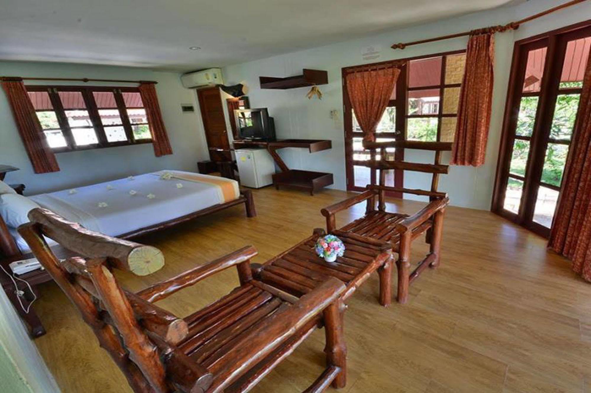 Alongkot Beach Resort Khanom Extérieur photo