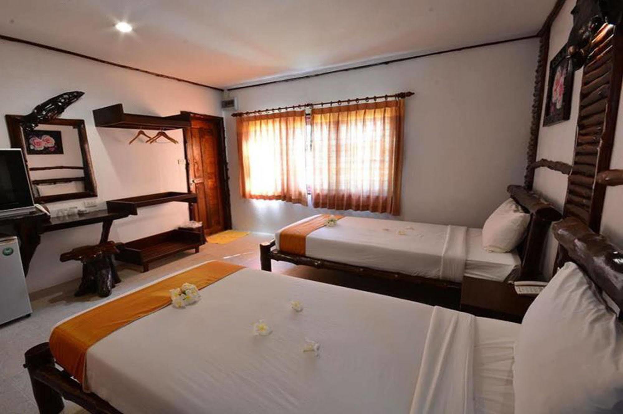 Alongkot Beach Resort Khanom Extérieur photo