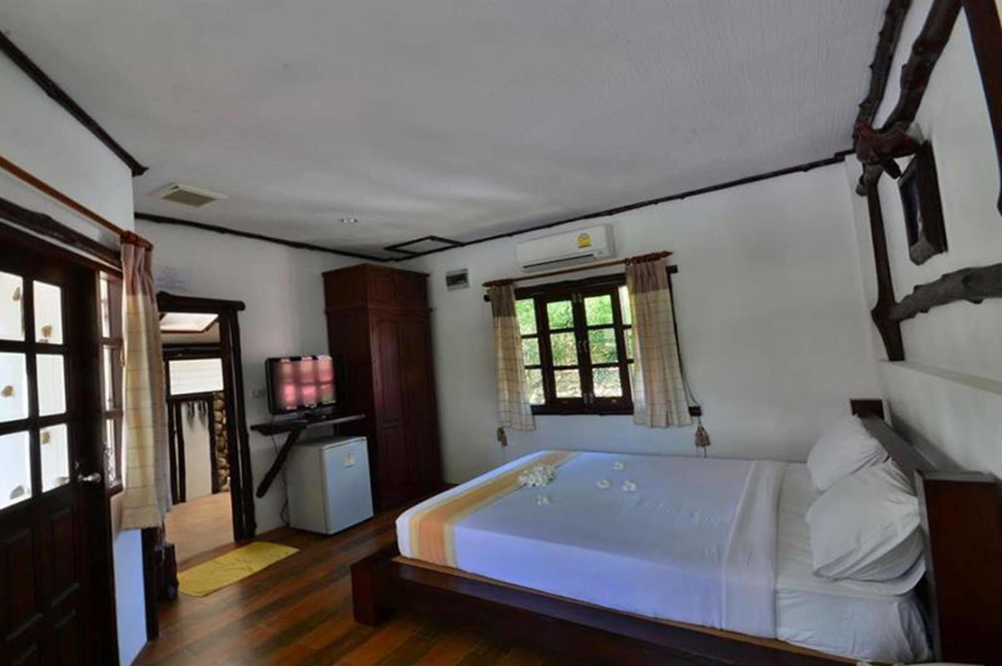 Alongkot Beach Resort Khanom Extérieur photo
