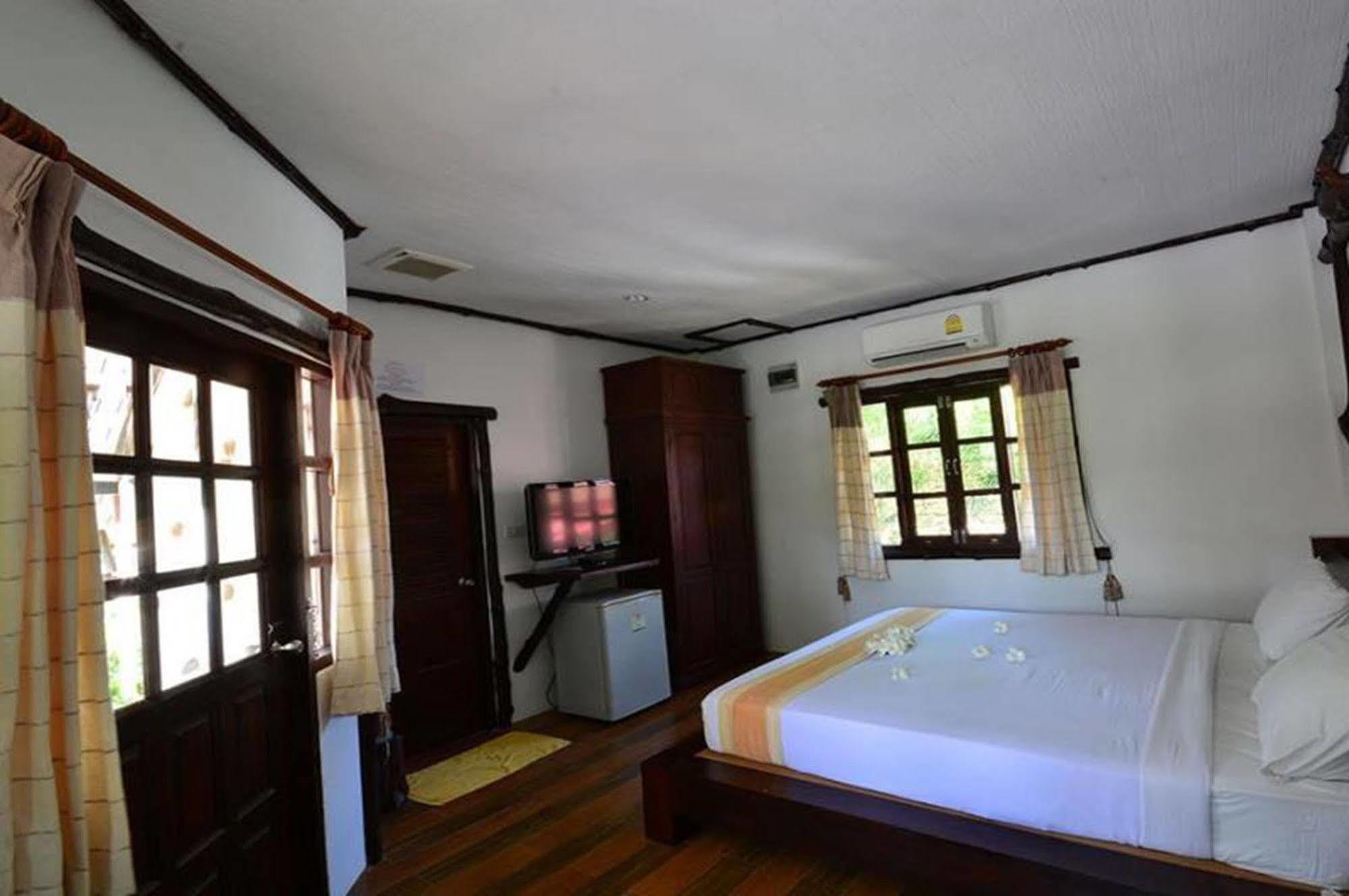 Alongkot Beach Resort Khanom Extérieur photo