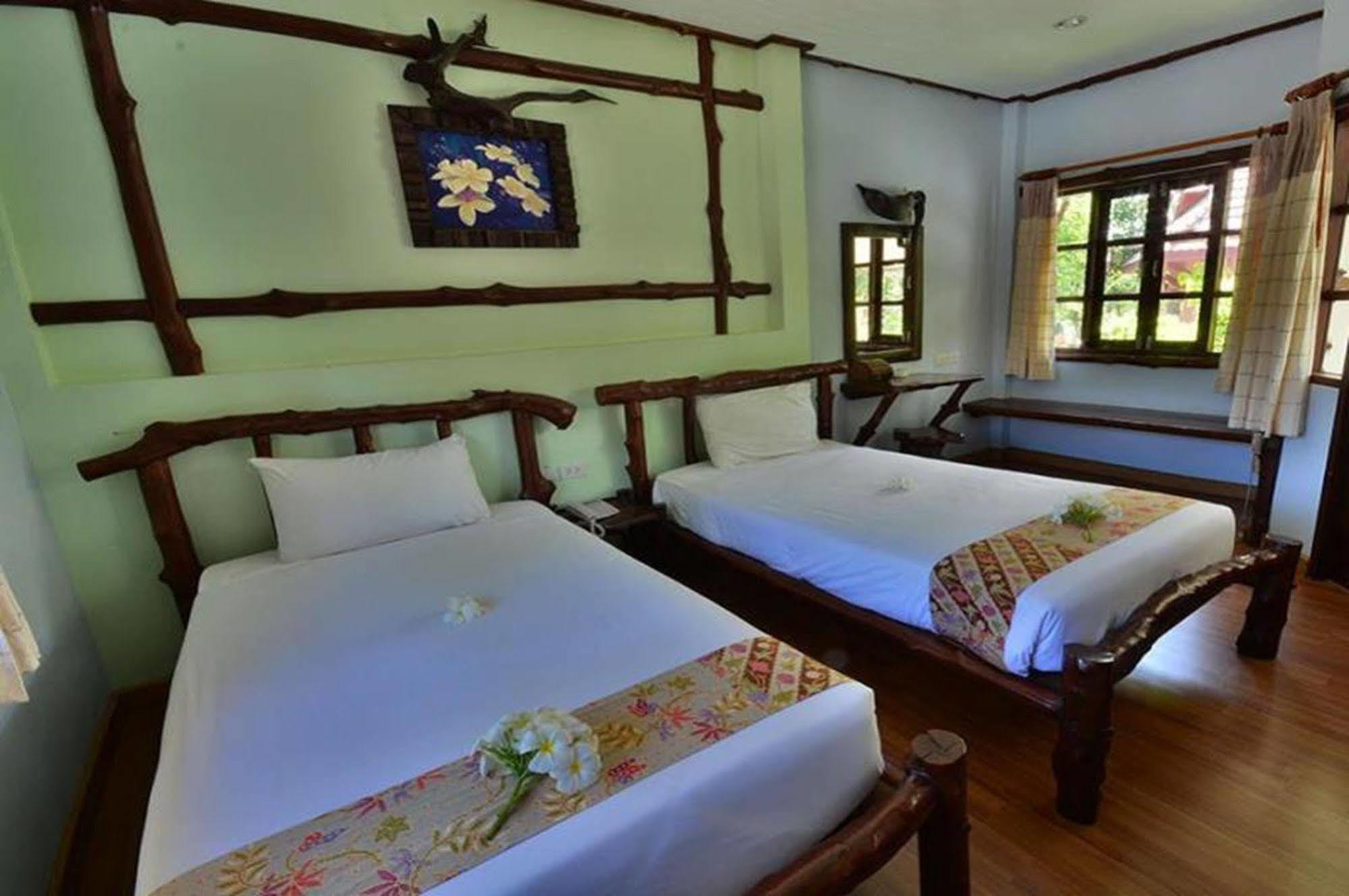 Alongkot Beach Resort Khanom Extérieur photo