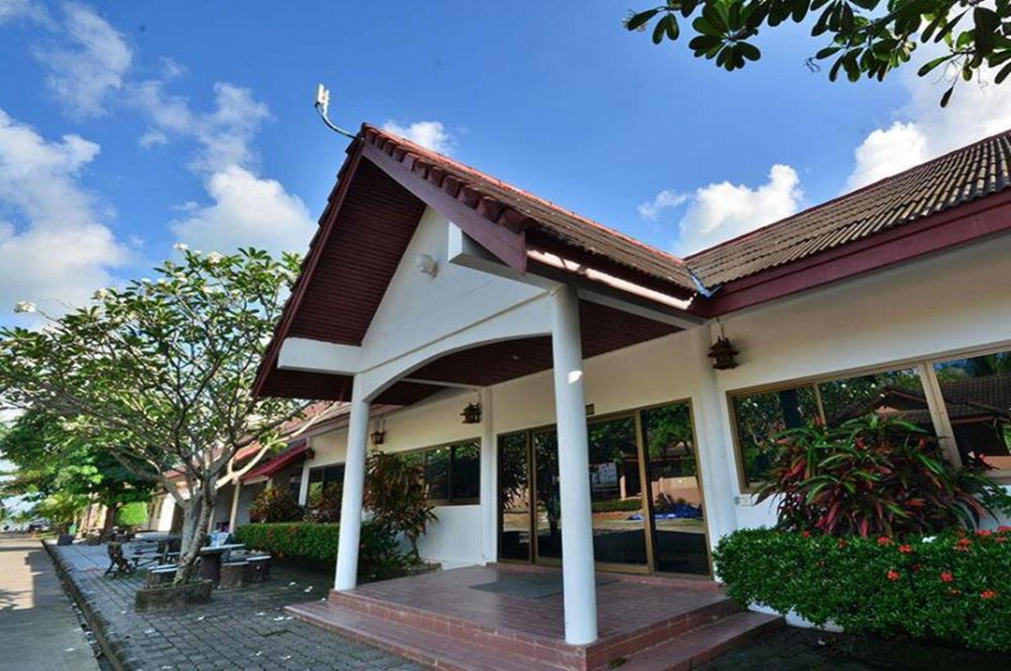 Alongkot Beach Resort Khanom Extérieur photo